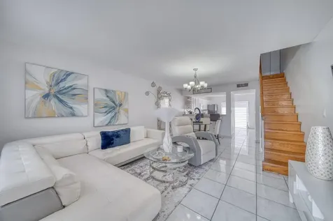 2612 W 54th Place Hialeah FL 33016