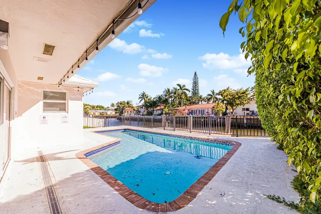 2810 NE 60th Street Fort Lauderdale FL 33308