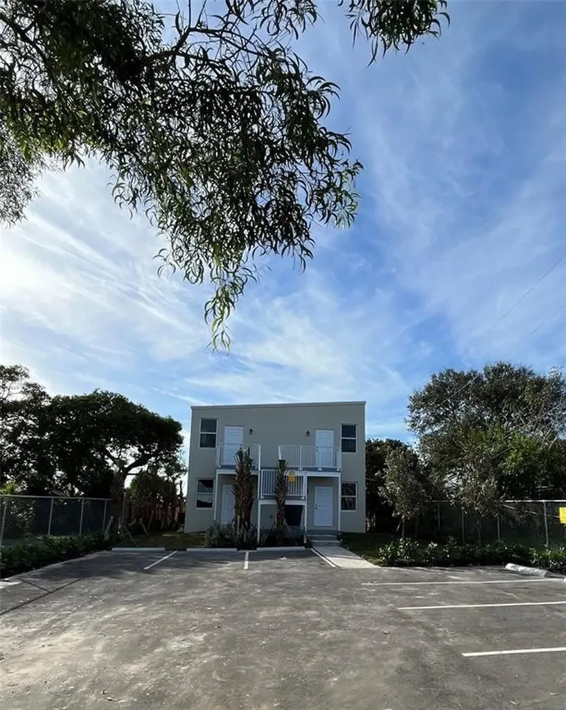 661 NW 21st Terrace Fort Lauderdale FL 33311