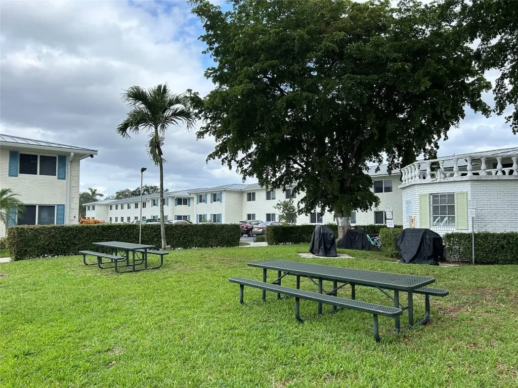 1821 NE 62nd Street Fort Lauderdale FL 33308