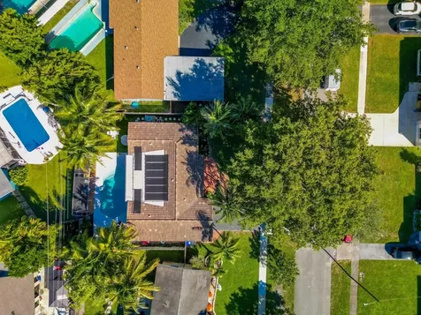 5613 Madison Street Hollywood FL 33023