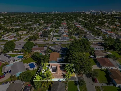 5613 Madison Street Hollywood FL 33023