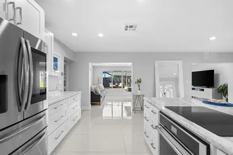 5613 Madison Street Hollywood FL 33023