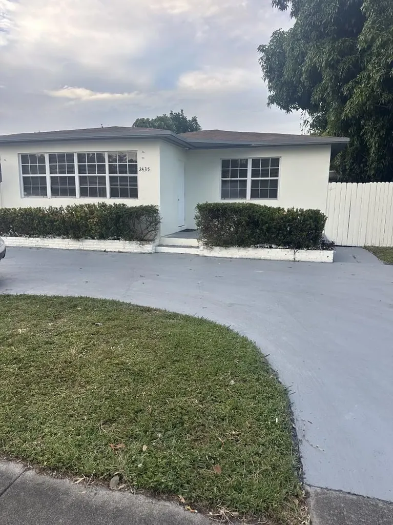 2435 Mckinley Street Hollywood FL 33020