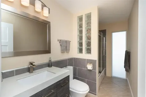 4460 NW 17th Terrace Oakland Park FL 33309