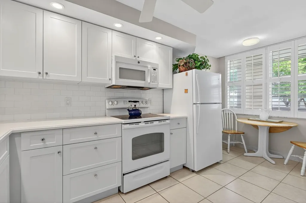 985 SE 19 Avenue Deerfield Beach FL 33441