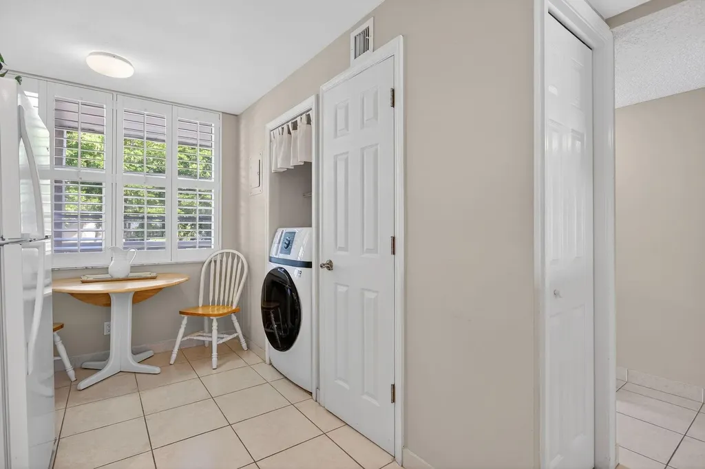 985 SE 19 Avenue Deerfield Beach FL 33441
