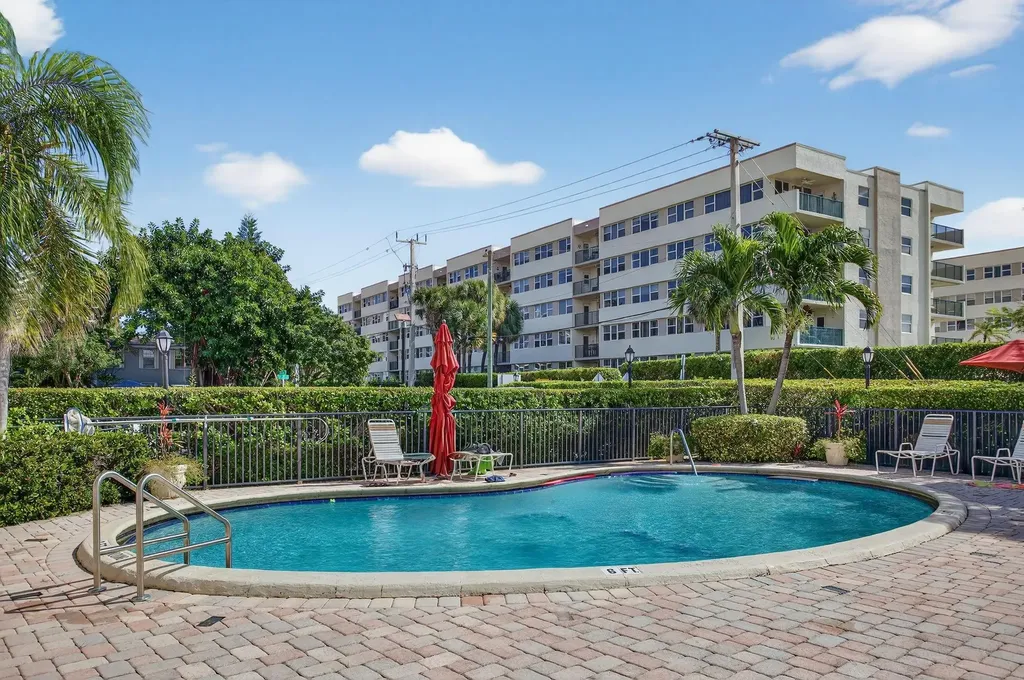 985 SE 19 Avenue Deerfield Beach FL 33441