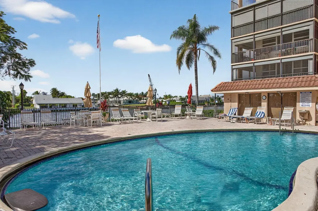 985 SE 19 Avenue Deerfield Beach FL 33441