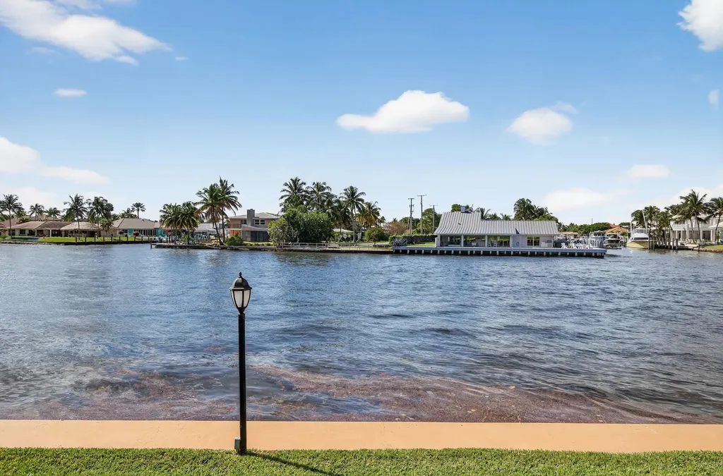 985 SE 19 Avenue Deerfield Beach FL 33441