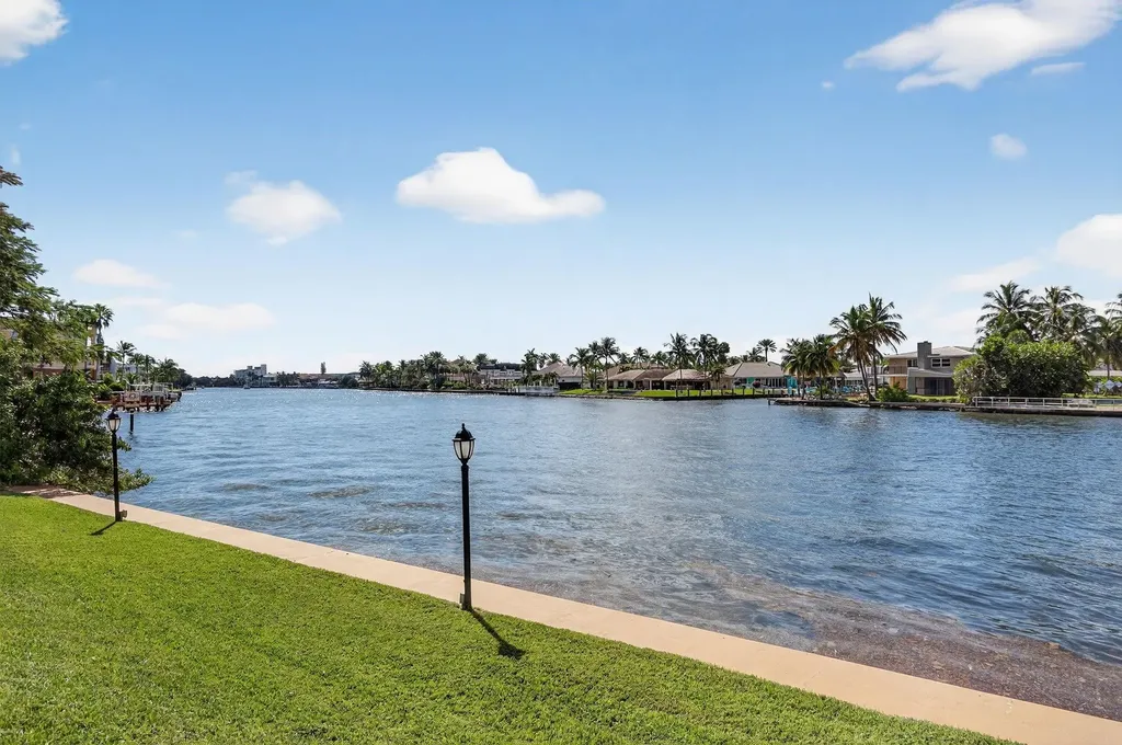 985 SE 19 Avenue Deerfield Beach FL 33441