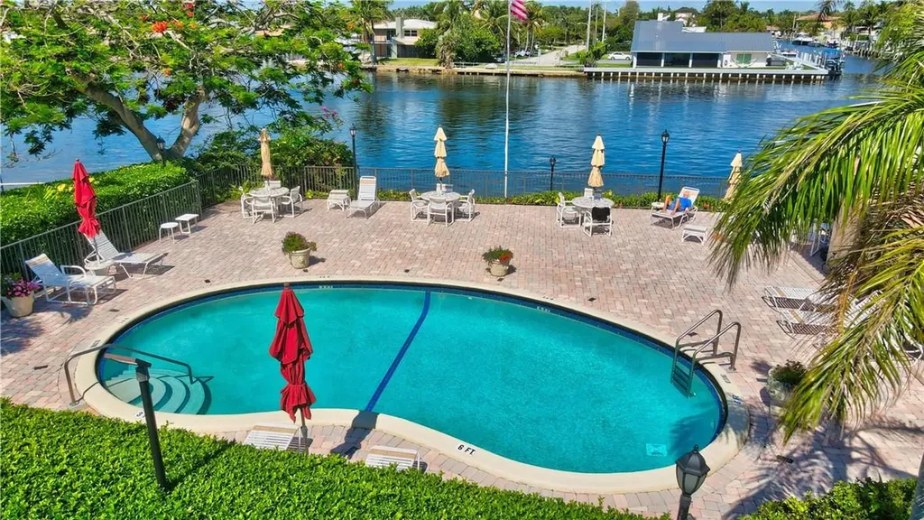 985 SE 19 Avenue Deerfield Beach FL 33441