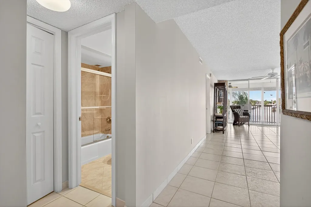 985 SE 19 Avenue Deerfield Beach FL 33441