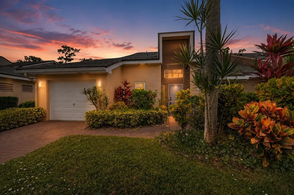 6869 Fountains Circle Lake Worth FL 33467