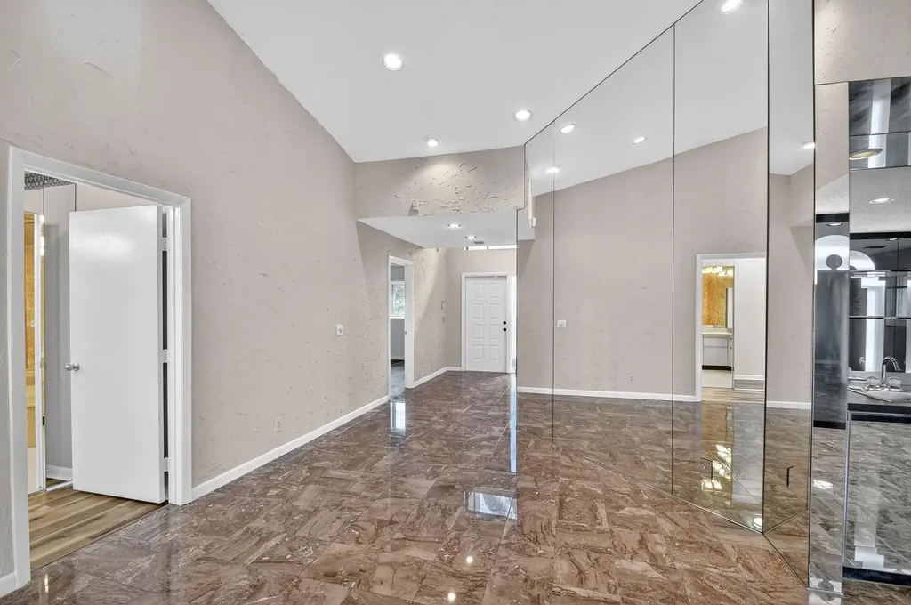 6869 Fountains Circle Lake Worth FL 33467