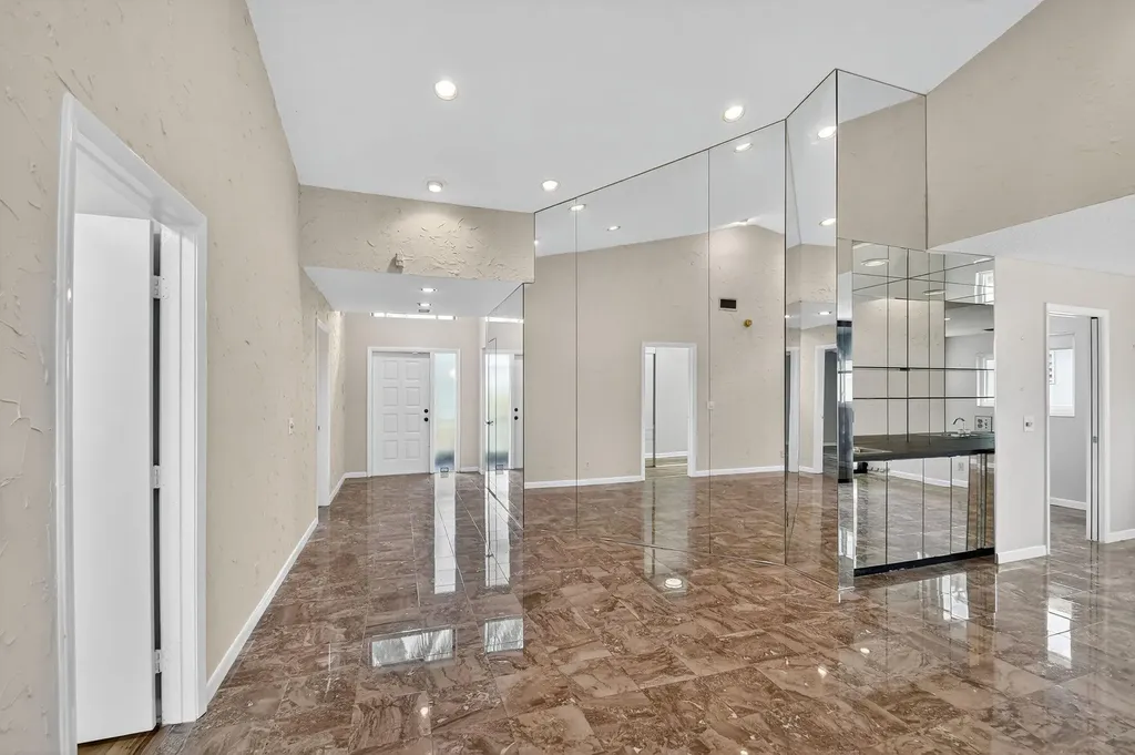 6869 Fountains Circle Lake Worth FL 33467