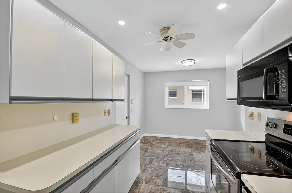 6869 Fountains Circle Lake Worth FL 33467