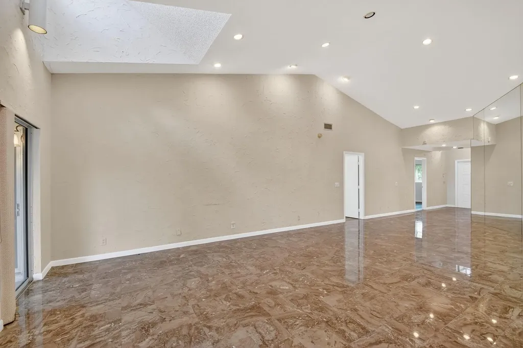 6869 Fountains Circle Lake Worth FL 33467