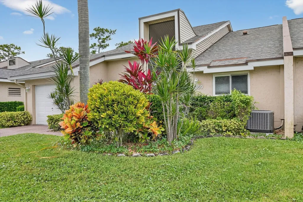 6869 Fountains Circle Lake Worth FL 33467