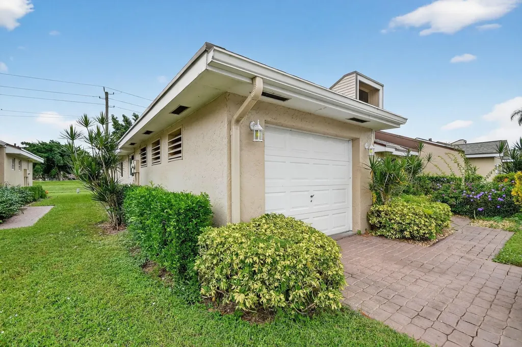 6869 Fountains Circle Lake Worth FL 33467