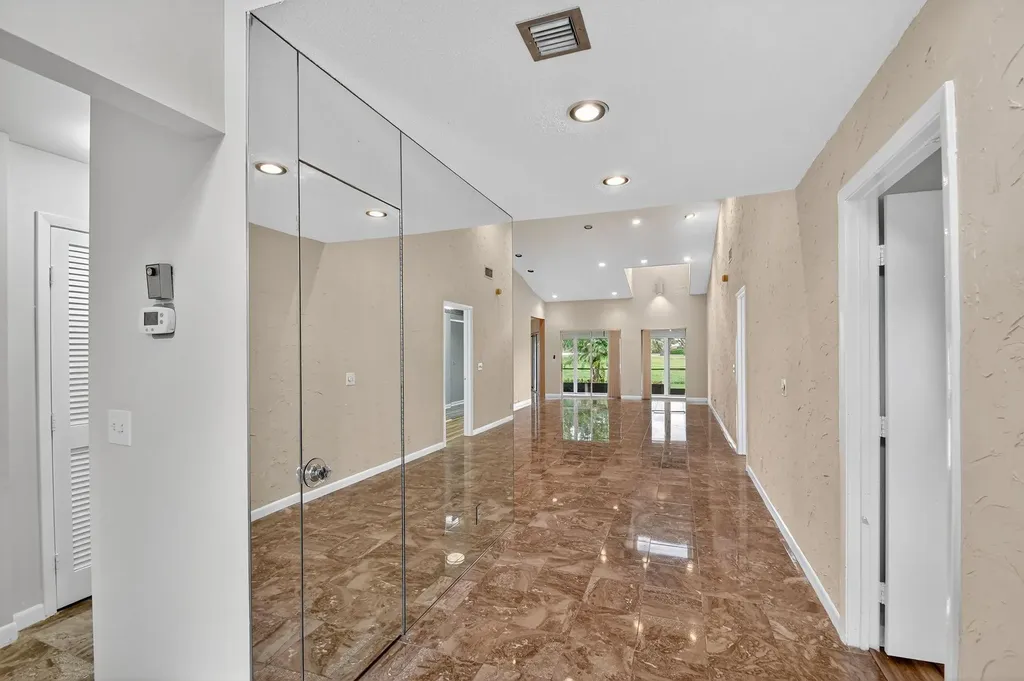 6869 Fountains Circle Lake Worth FL 33467