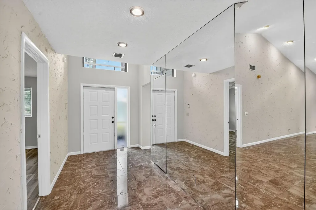 6869 Fountains Circle Lake Worth FL 33467