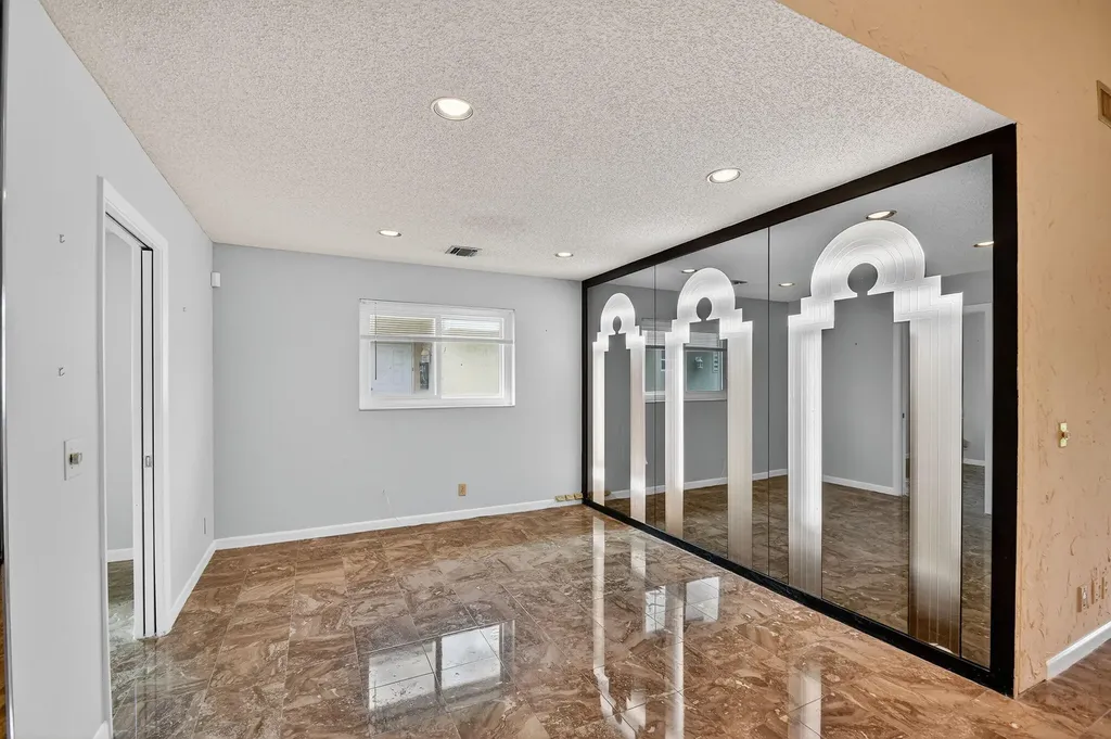 6869 Fountains Circle Lake Worth FL 33467