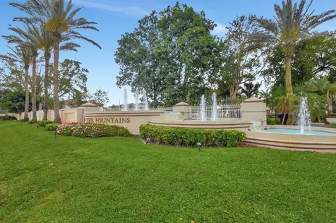 6869 Fountains Circle Lake Worth FL 33467