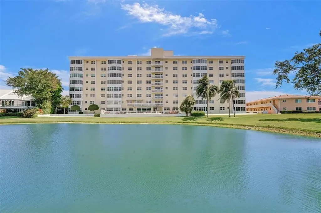 2500 NE 48 Lane Fort Lauderdale FL 33308