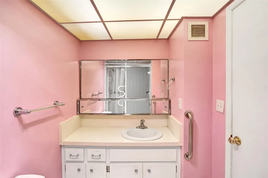 2500 NE 48 Lane Fort Lauderdale FL 33308