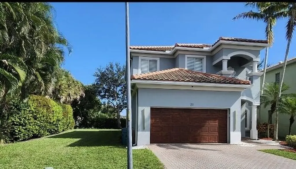 21 Country Lake Circle Boynton Beach FL 33436