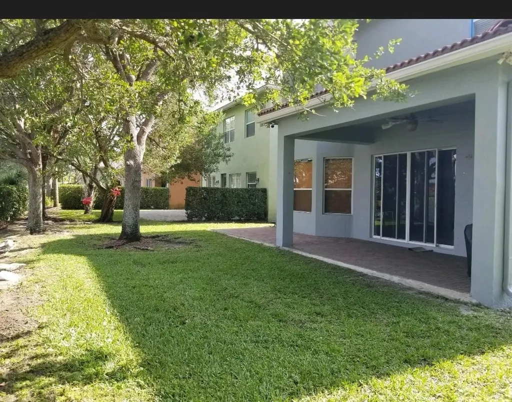 21 Country Lake Circle Boynton Beach FL 33436