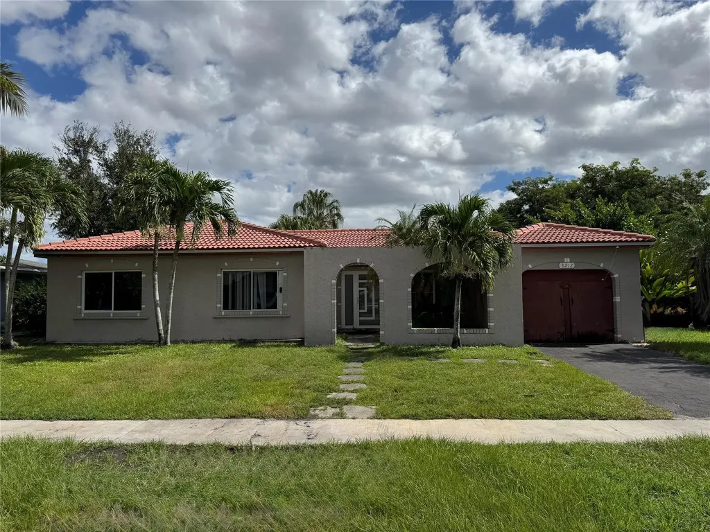 8212 NW 74th Terrace Tamarac FL 33321