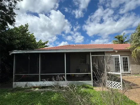 8212 NW 74th Terrace Tamarac FL 33321