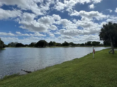 8212 NW 74th Terrace Tamarac FL 33321
