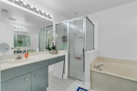 3003 La Mirage Lauderhill FL 33319