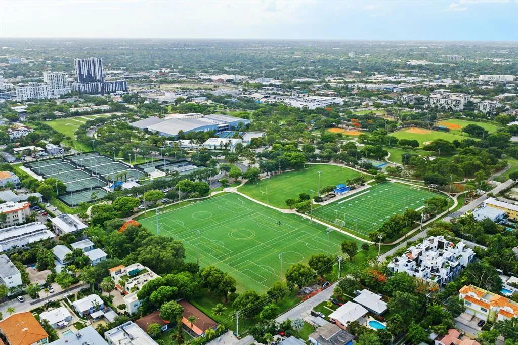 607 NE 17th Avenue Fort Lauderdale FL 33304