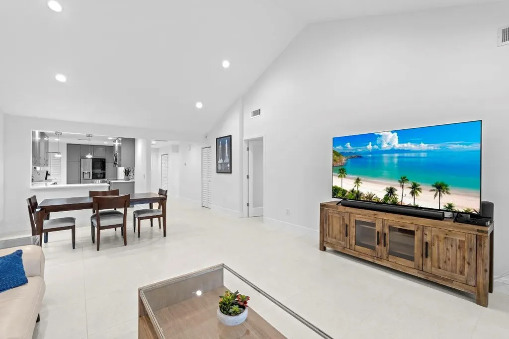 8020 Eastlake Drive Boca Raton FL 33433