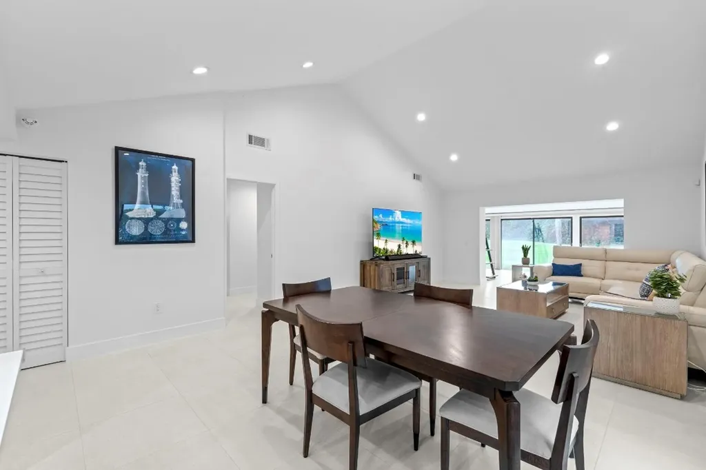 8020 Eastlake Drive Boca Raton FL 33433
