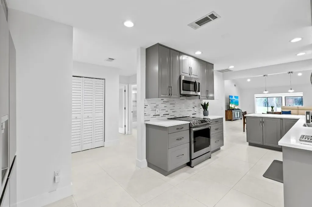 8020 Eastlake Drive Boca Raton FL 33433