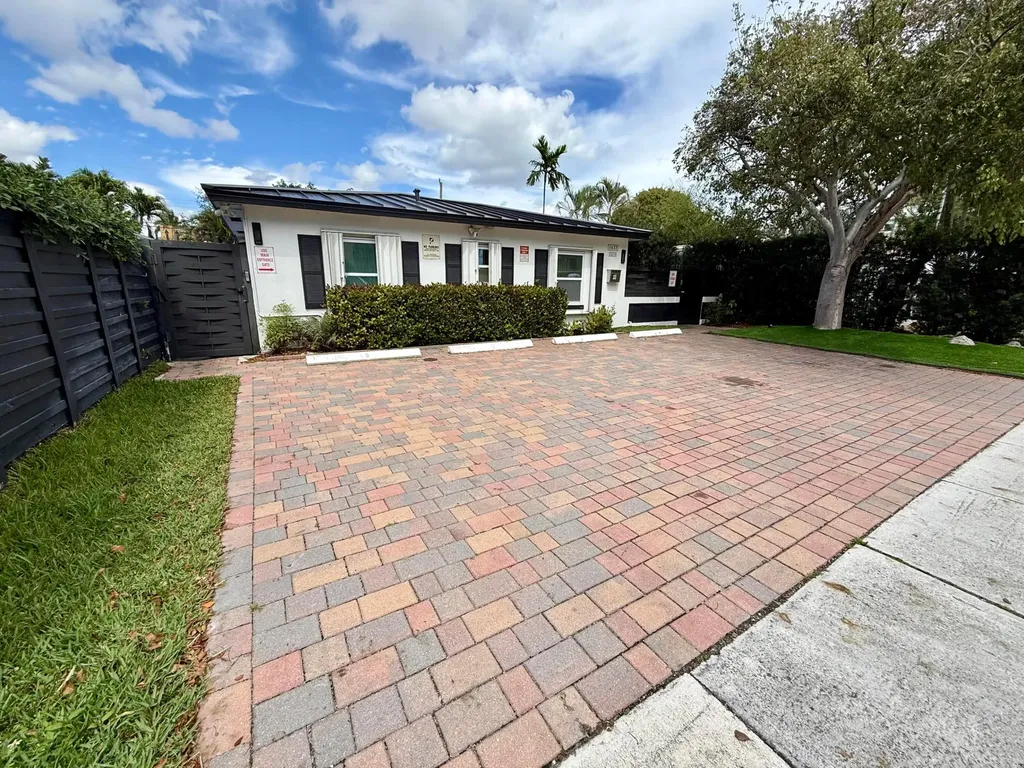1637 NE 5th Court Fort Lauderdale FL 33301