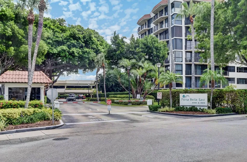 899 Jeffery Street Boca Raton FL 33487