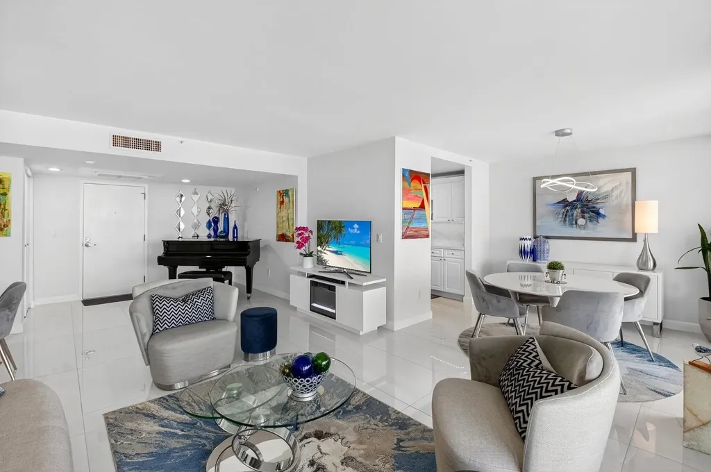 899 Jeffery Street Boca Raton FL 33487