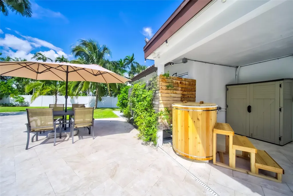 250 NE 27th Court Boca Raton FL 33431