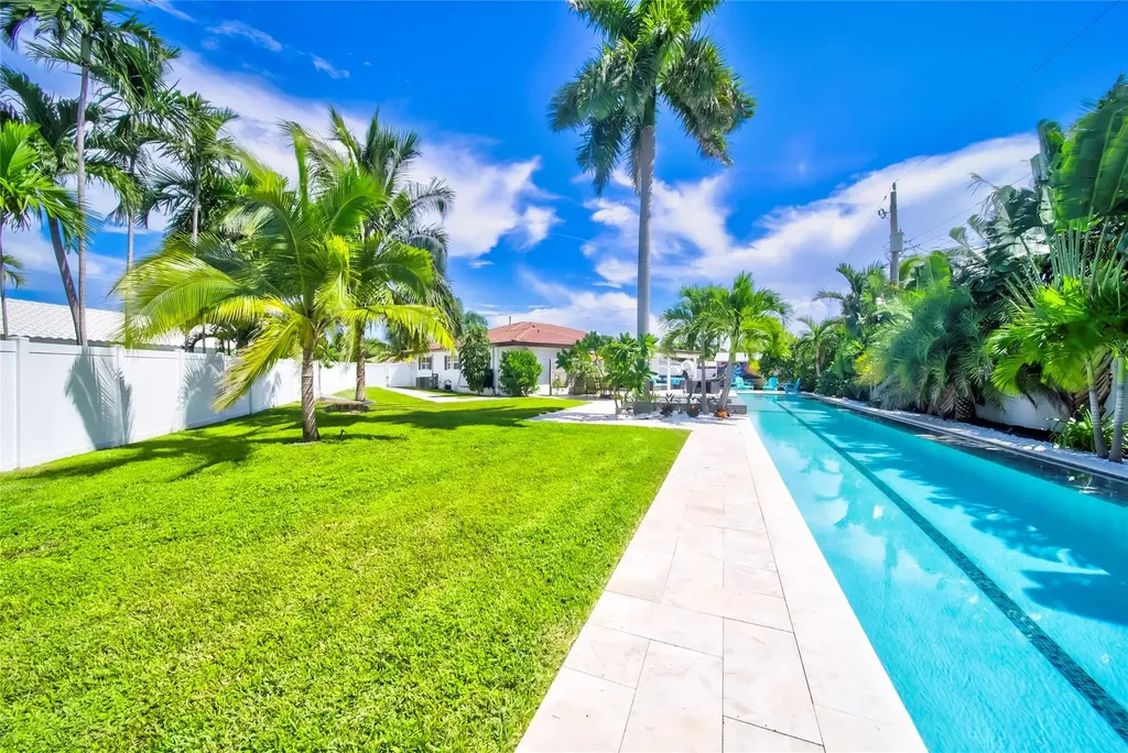 250 NE 27th Court Boca Raton FL 33431