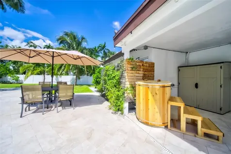 250 NE 27th Court Boca Raton FL 33431