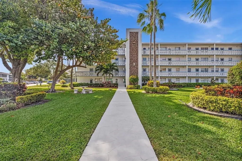 3021 Swansea B Deerfield Beach FL 33442