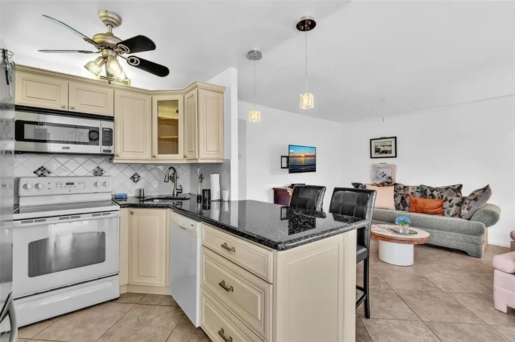 3021 Swansea B Deerfield Beach FL 33442