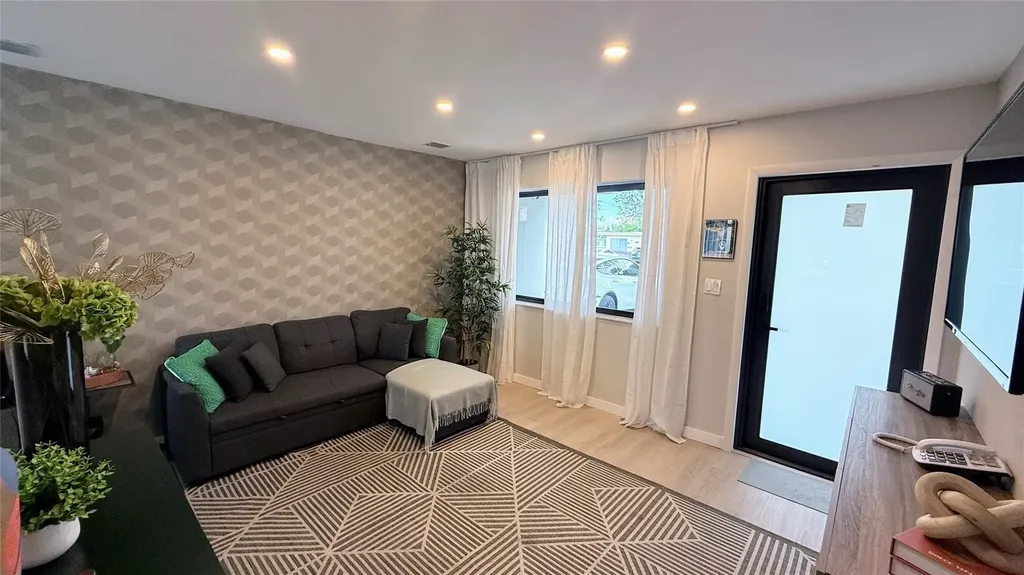 433 NW 15th Way Fort Lauderdale FL 33311