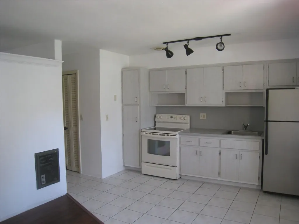 803 NE 8th Street Hallandale Beach FL 33009